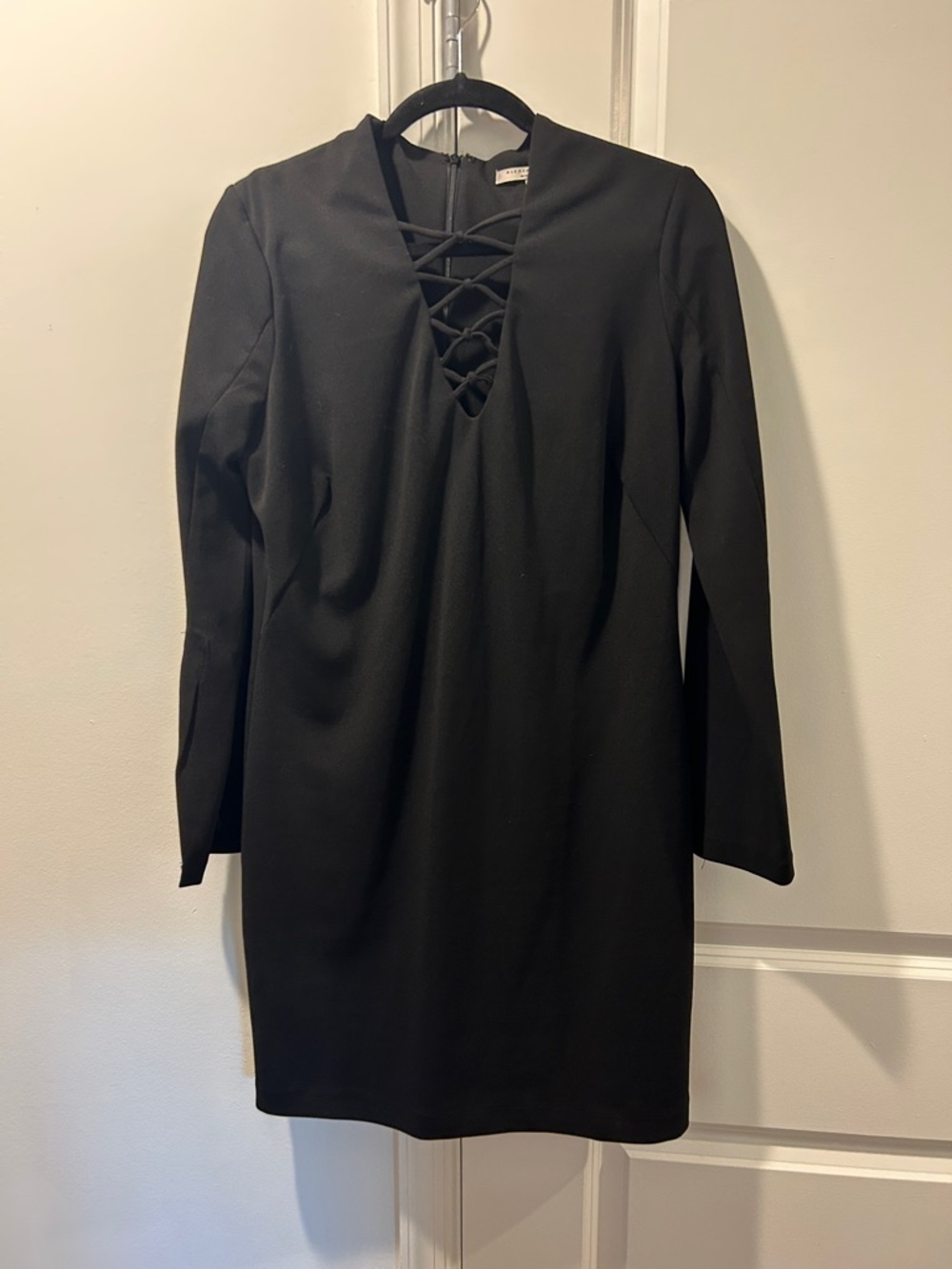 Alexia Admor Black Long-Sleeve Lace-Up V-Neck Dress